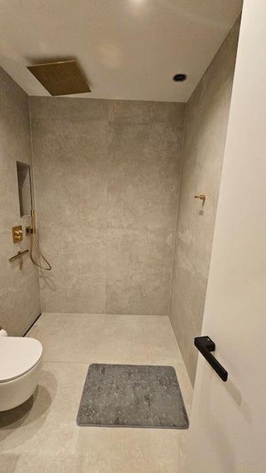 Apartment Ug Neubau City - Pool, Gym, Zweites Bad Extra Buchbar Munich